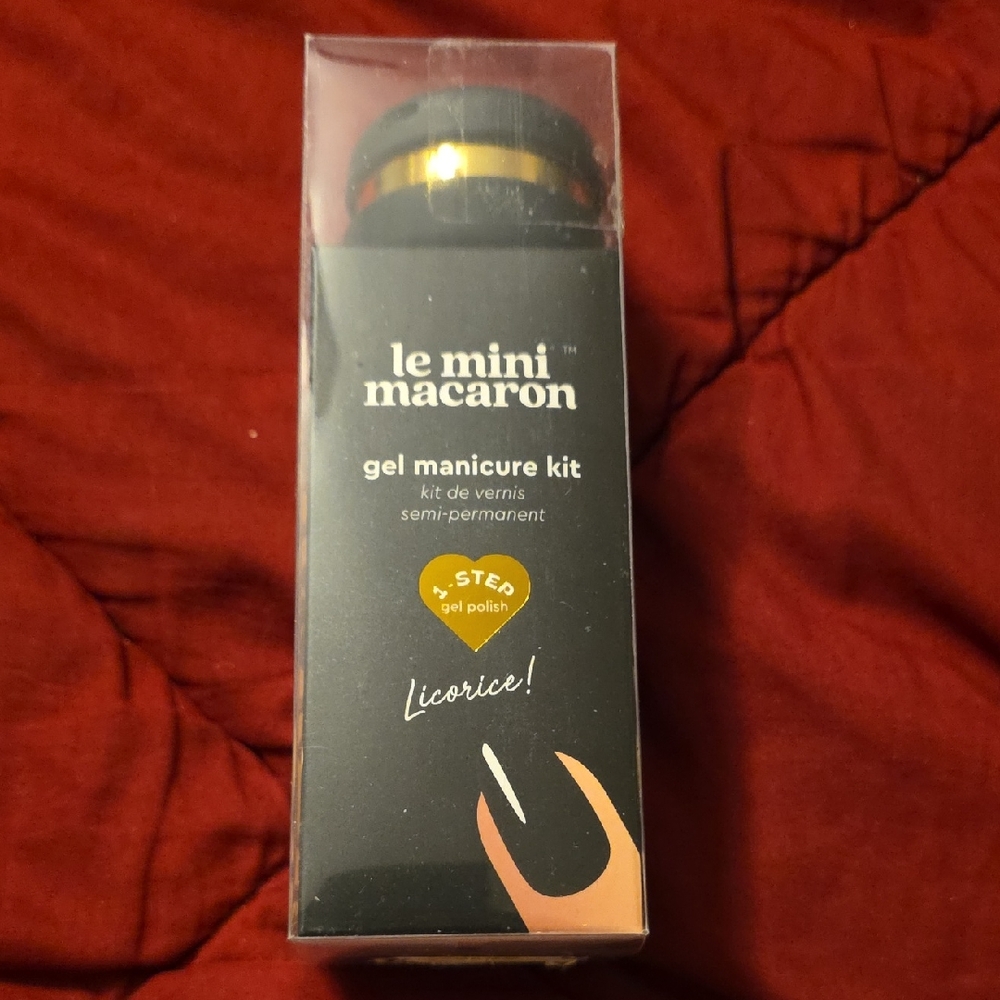 Le Mini Macaron Gel Manicure Kit